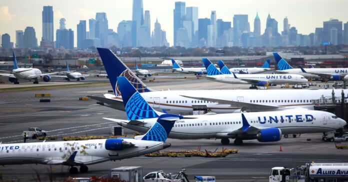 FAA-Scale-Back-US-Flights-Gear-2244373936.jpg