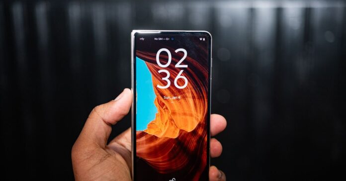 Motorola-Razr-Fold-Gear-Julian-Chokkattu1.jpg