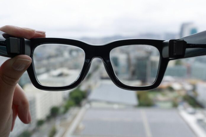 meta_display_inside_lens.jpg